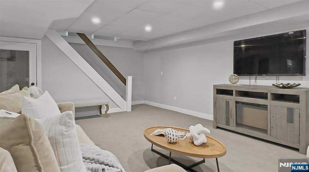 5 Bedroom Single Family Home/House's Image 23