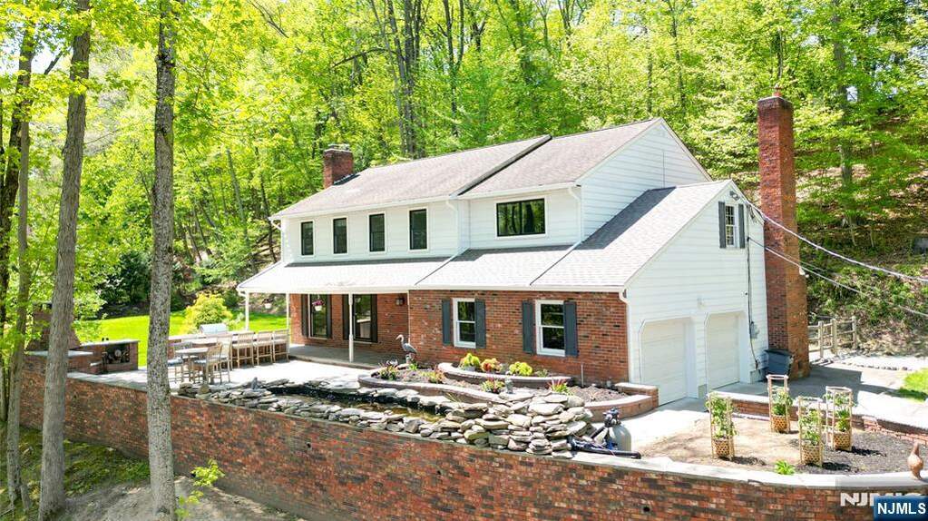 5 Bedroom Single Family Home/House's Image 27