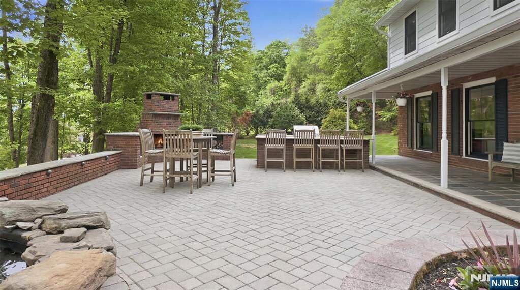 5 Bedroom Single Family Home/House's Image 28