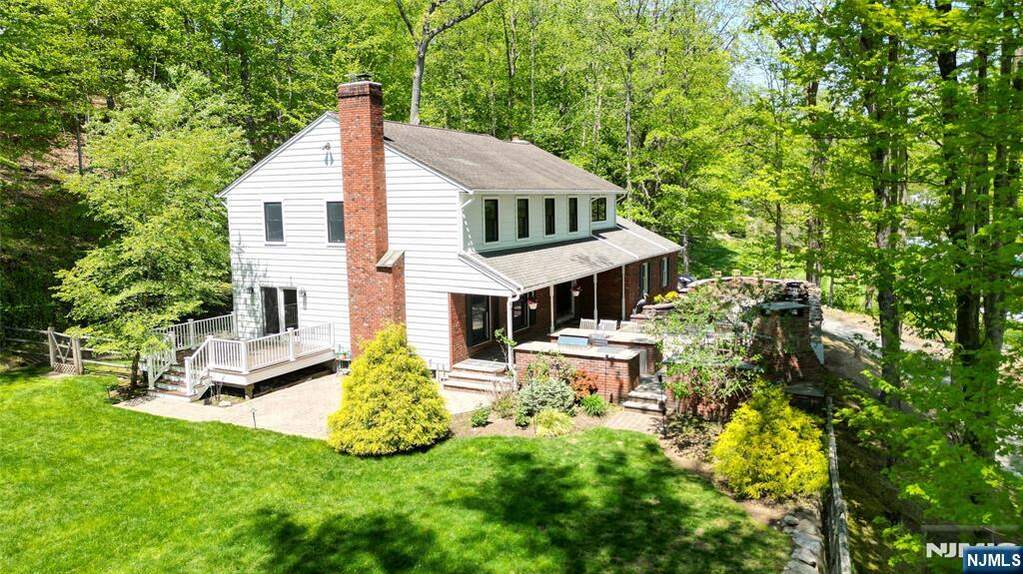 5 Bedroom Single Family Home/House's Image 32