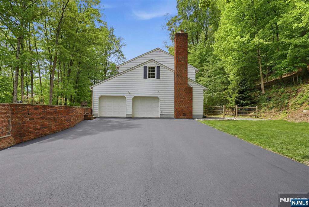 5 Bedroom Single Family Home/House's Image 33