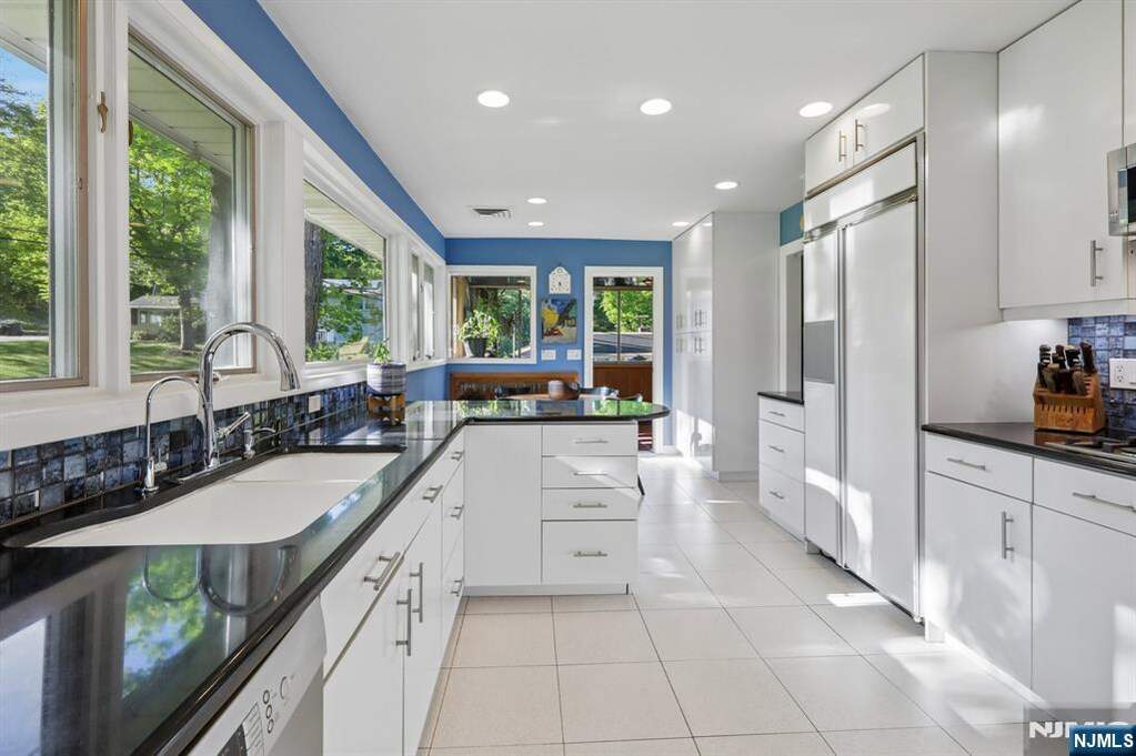 4 Bedroom Single Family Home/House's Image 8