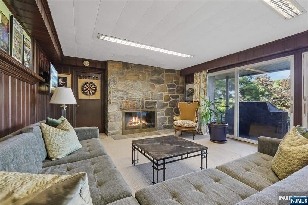 4 Bedroom Single Family Home/House's Image 22