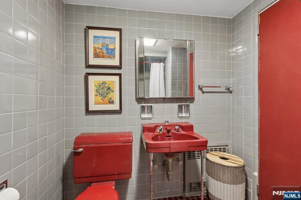 4 Bedroom Single Family Home/House's Image 28