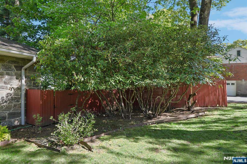 4 Bedroom Single Family Home/House's Image 36