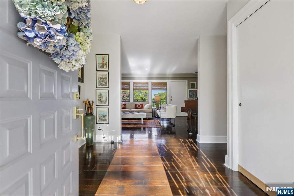 4 Bedroom Single Family Home/House's Image 3