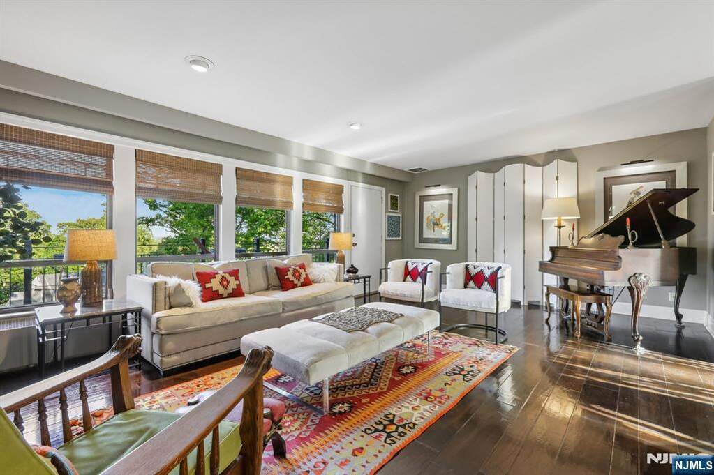 4 Bedroom Single Family Home/House's Image 4