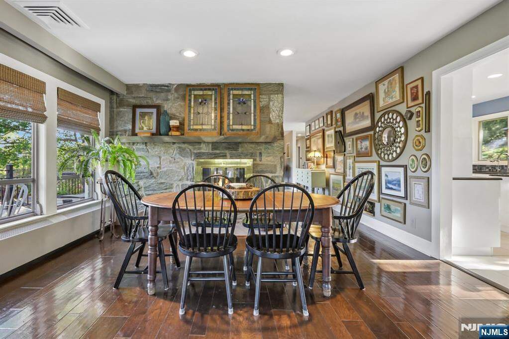 4 Bedroom Single Family Home/House's Image 6