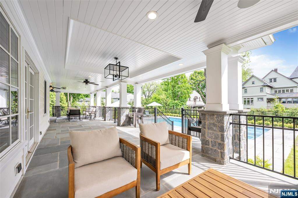 7 Bedroom Single Family Home/House's Image 41