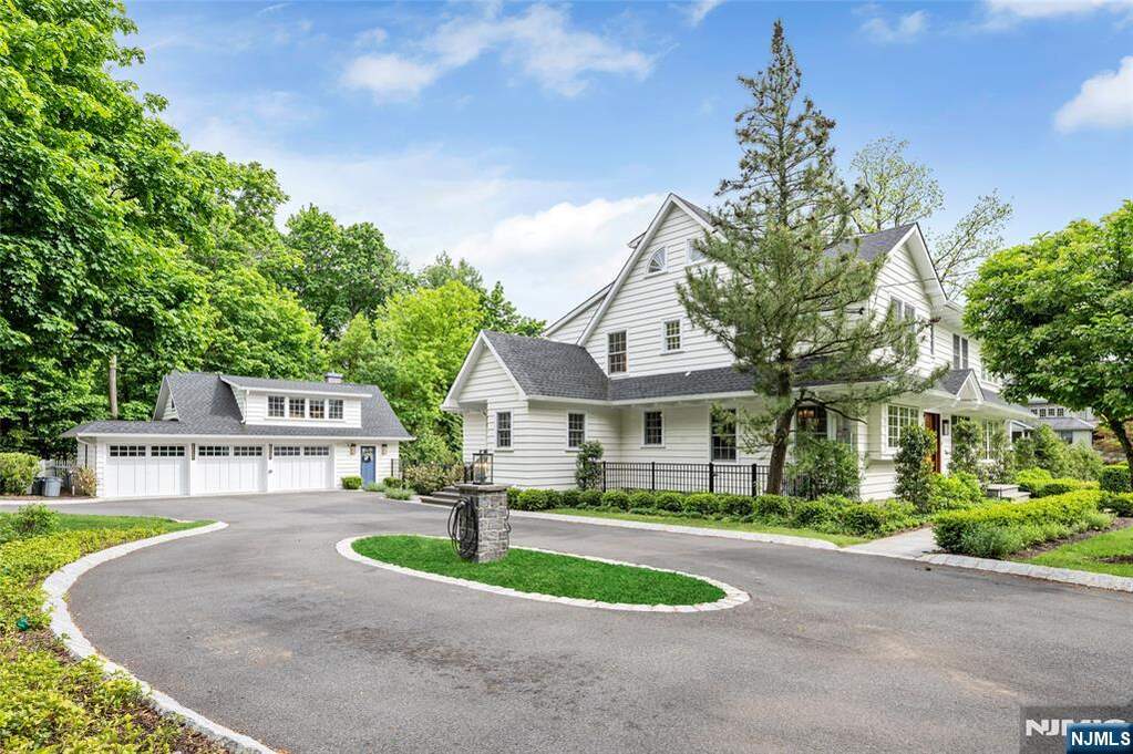 7 Bedroom Single Family Home/House's Image 45