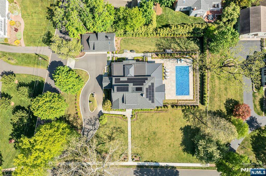 7 Bedroom Single Family Home/House's Image 46
