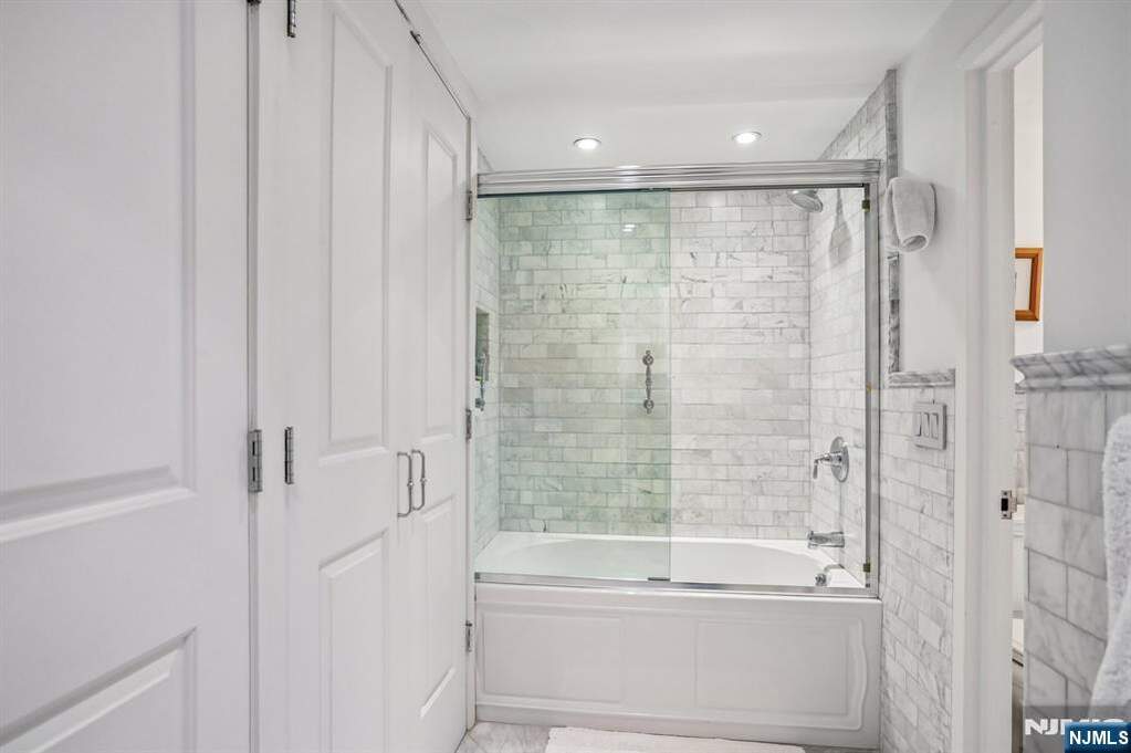 2 Bedroom Apartment/Flat's Image 21