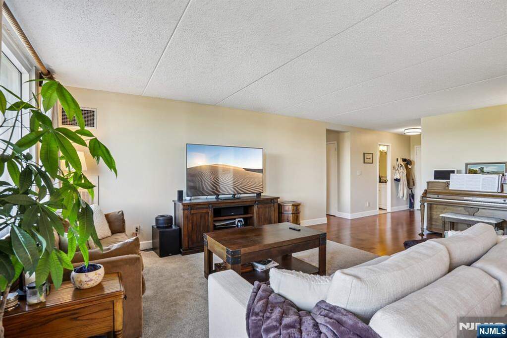 2 Bedroom Apartment/Flat's Image 3