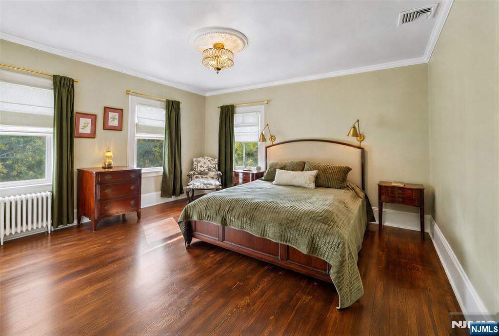 5 Bedroom Single Family Home/House's Image 12