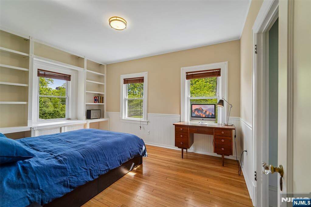5 Bedroom Single Family Home/House's Image 14