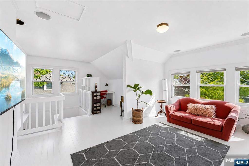 5 Bedroom Single Family Home/House's Image 17
