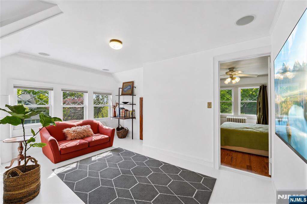 5 Bedroom Single Family Home/House's Image 18