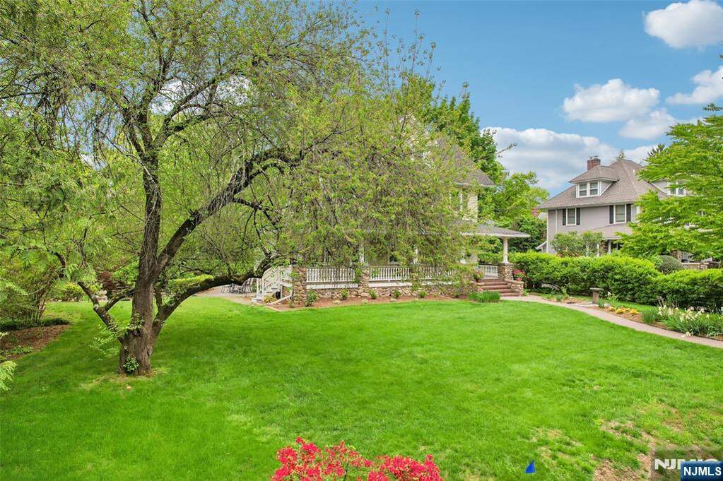 5 Bedroom Single Family Home/House's Image 28