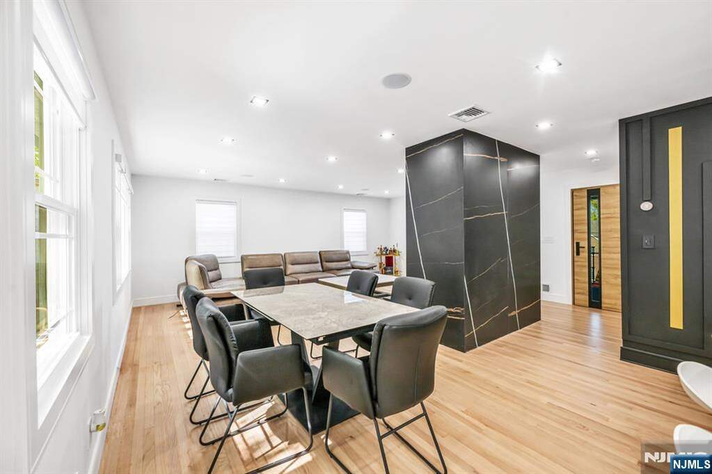 3 Bedroom Single Family Home/House's Image 7