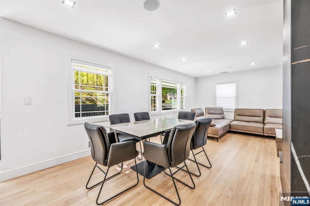 3 Bedroom Single Family Home/House's Image 8
