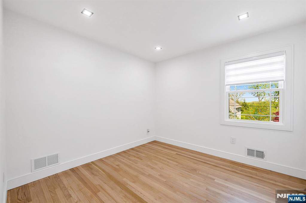 3 Bedroom Single Family Home/House's Image 21