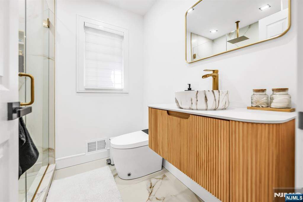 3 Bedroom Single Family Home/House's Image 25