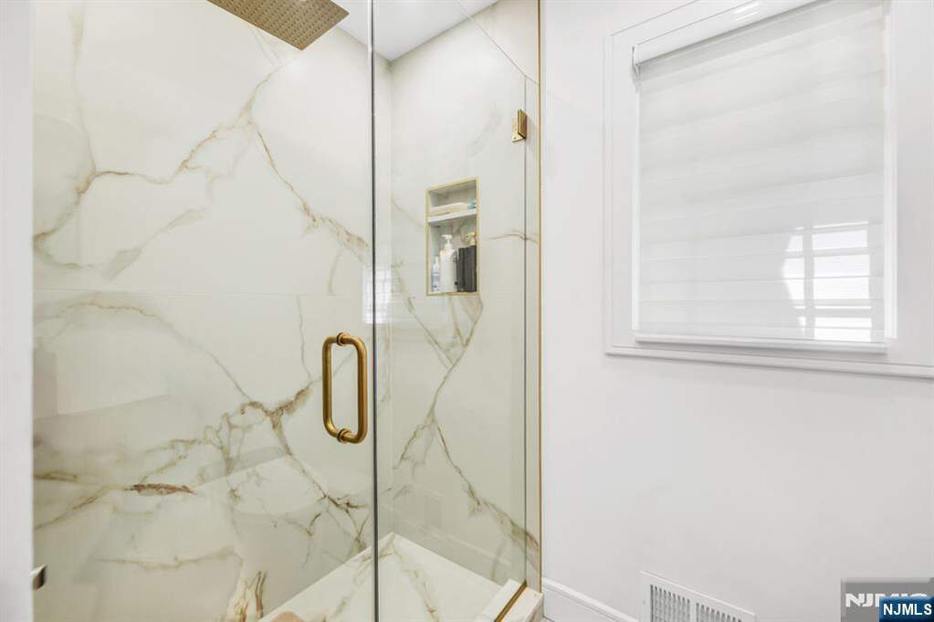 3 Bedroom Single Family Home/House's Image 27