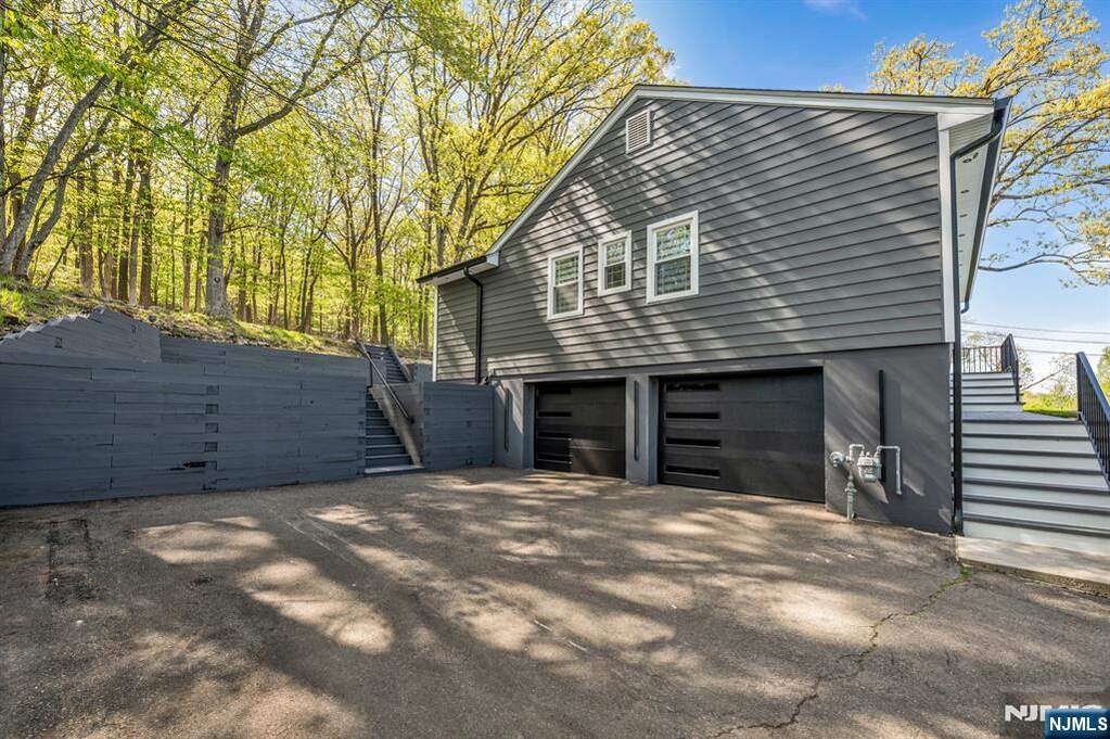 3 Bedroom Single Family Home/House's Image 32