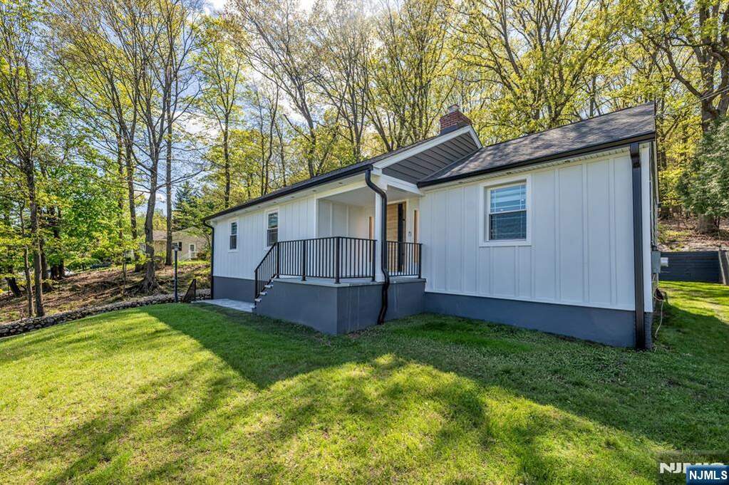 3 Bedroom Single Family Home/House's Image 43