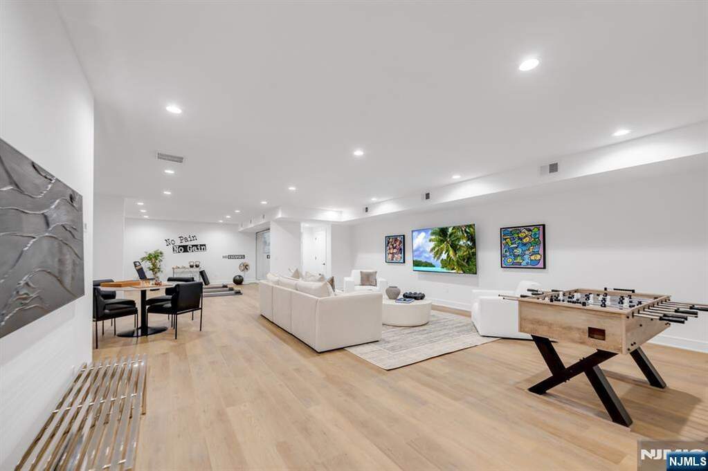 3 Bedroom Villa/Townhouse's Image 34