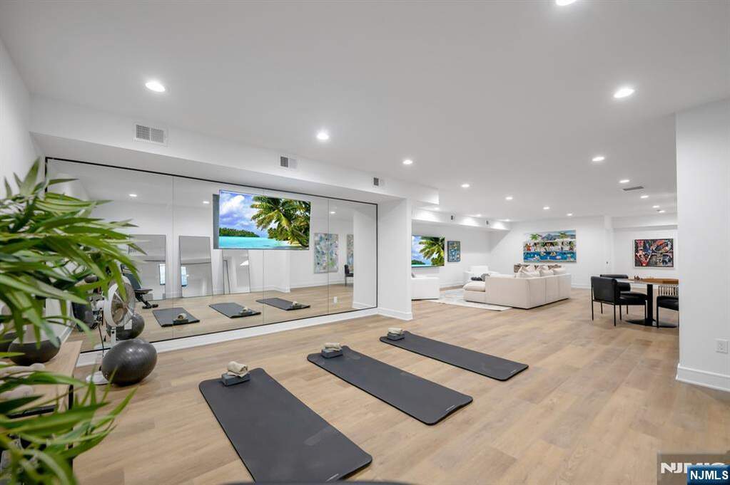 3 Bedroom Villa/Townhouse's Image 38