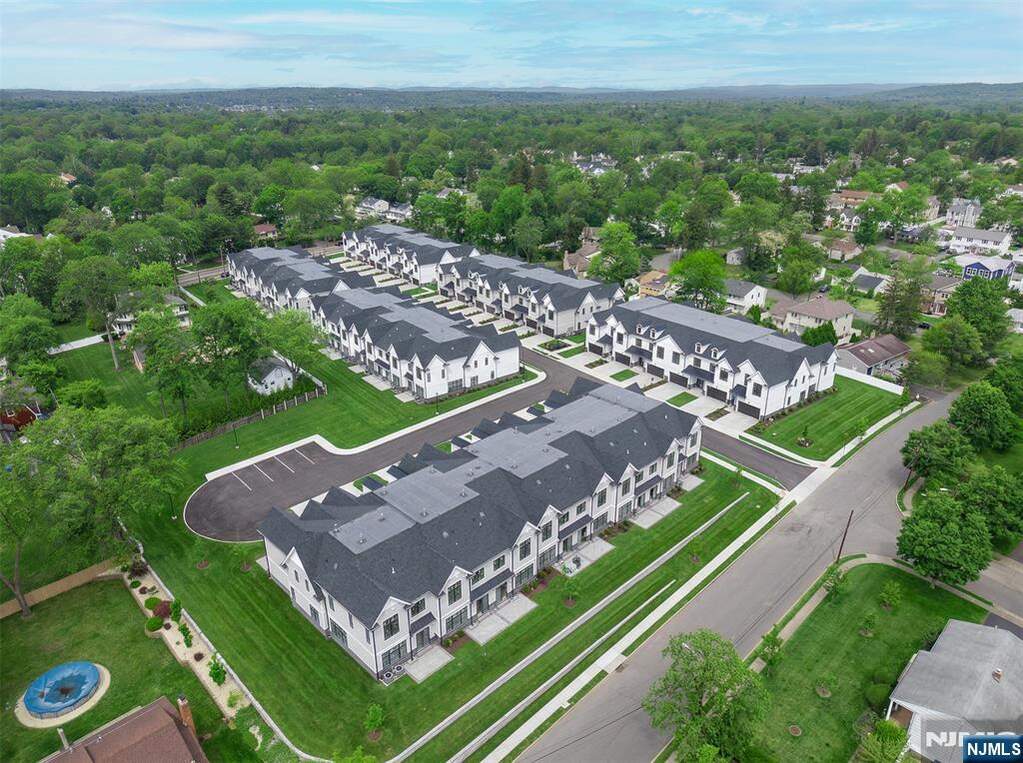 3 Bedroom Villa/Townhouse's Image 41