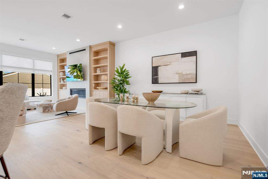 3 Bedroom Villa/Townhouse's Image 10