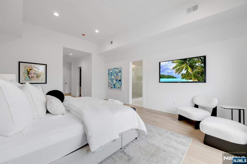 3 Bedroom Villa/Townhouse's Image 20