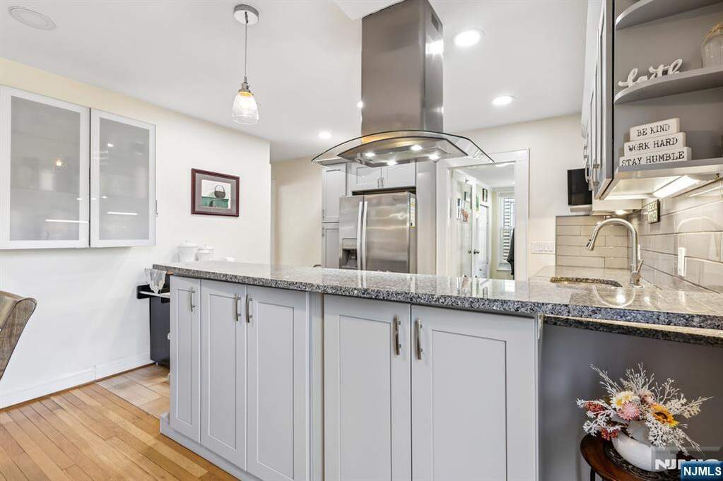 3 Bedroom Single Family Home/House's Image 8