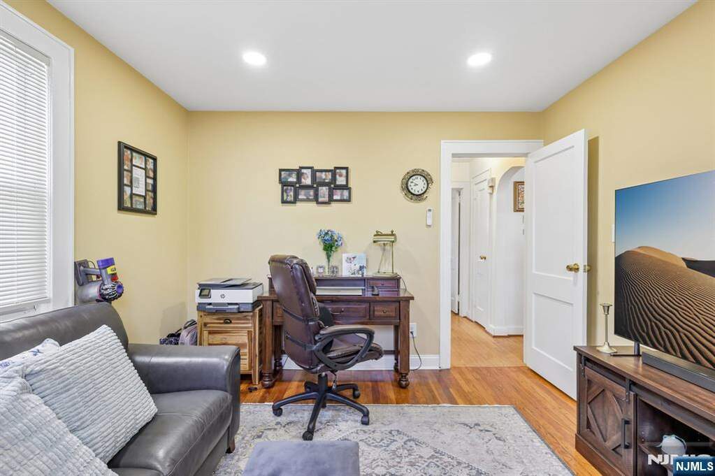 3 Bedroom Single Family Home/House's Image 17