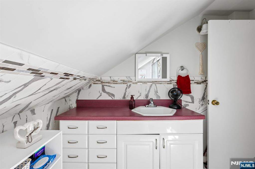 3 Bedroom Single Family Home/House's Image 22
