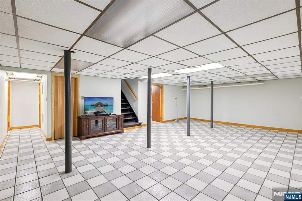 3 Bedroom Single Family Home/House's Image 27