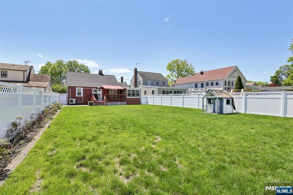 3 Bedroom Single Family Home/House's Image 35