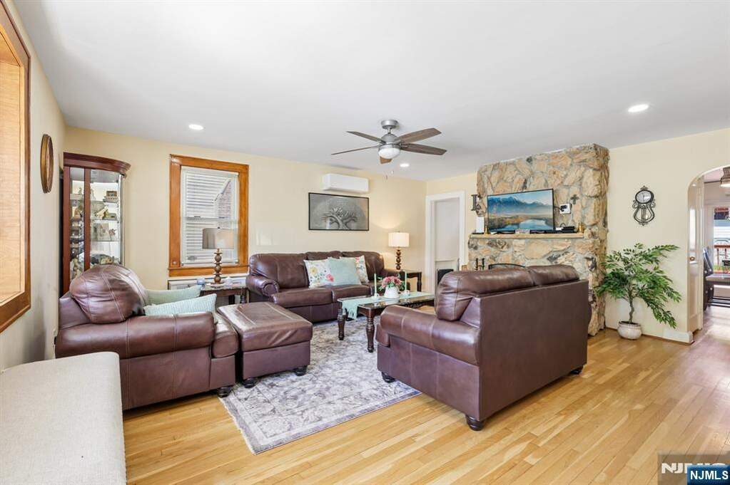3 Bedroom Single Family Home/House's Image 3