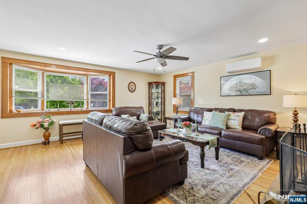 3 Bedroom Single Family Home/House's Image 4