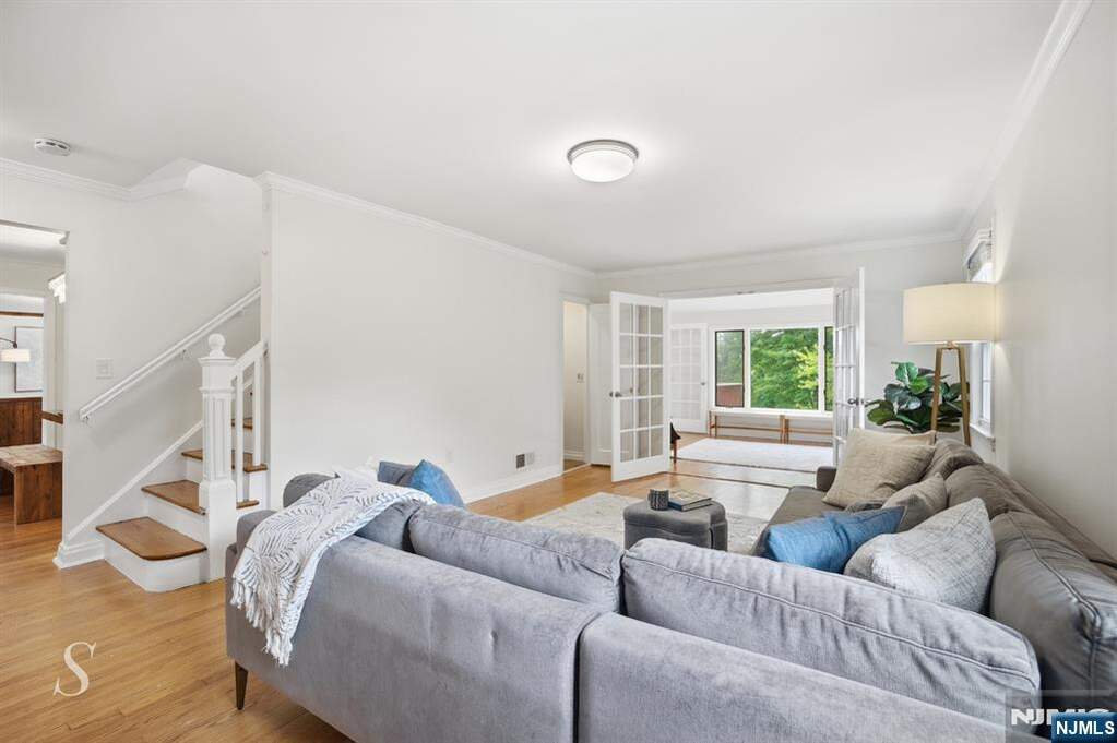3 Bedroom Single Family Home/House's Image 8