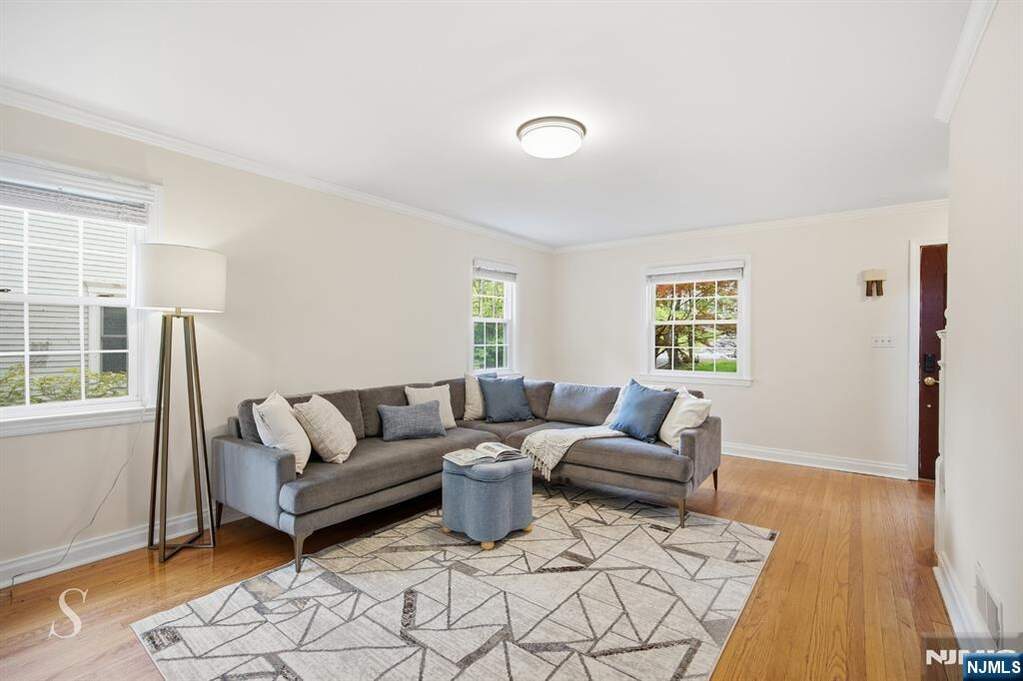 3 Bedroom Single Family Home/House's Image 9