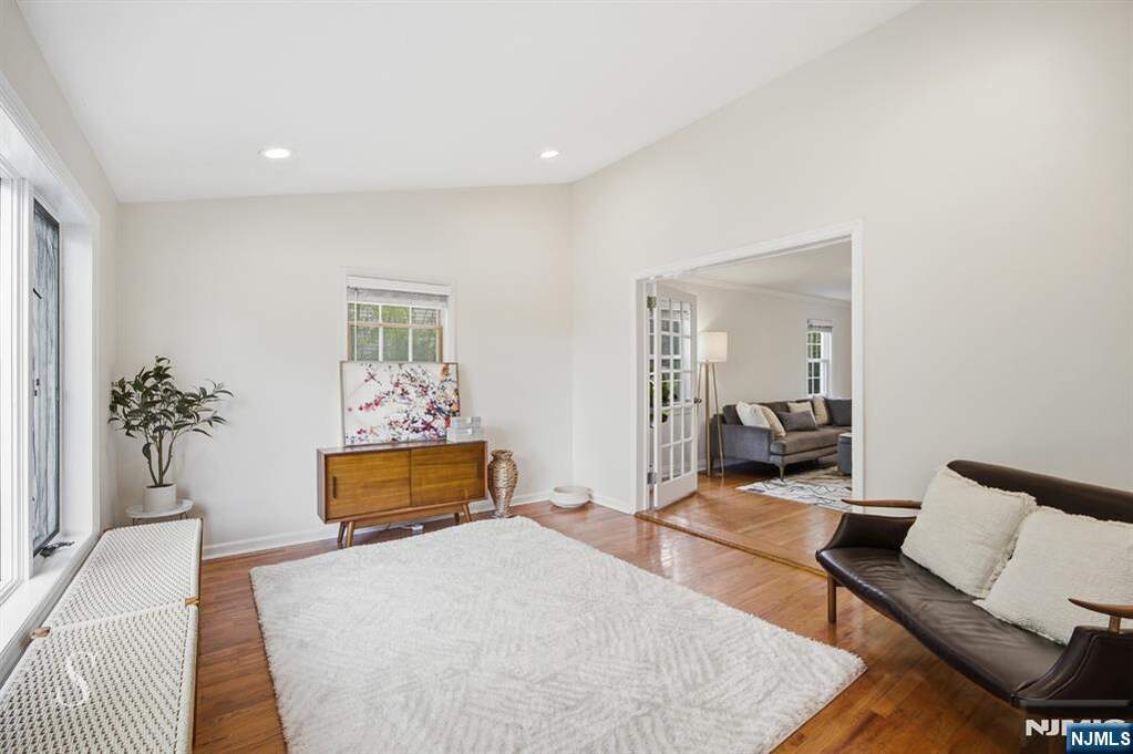 3 Bedroom Single Family Home/House's Image 12
