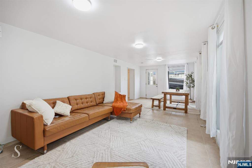 3 Bedroom Single Family Home/House's Image 21