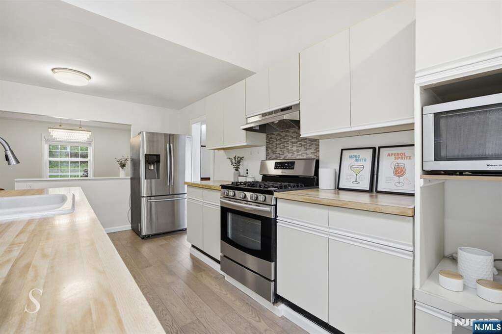 3 Bedroom Single Family Home/House's Image 3