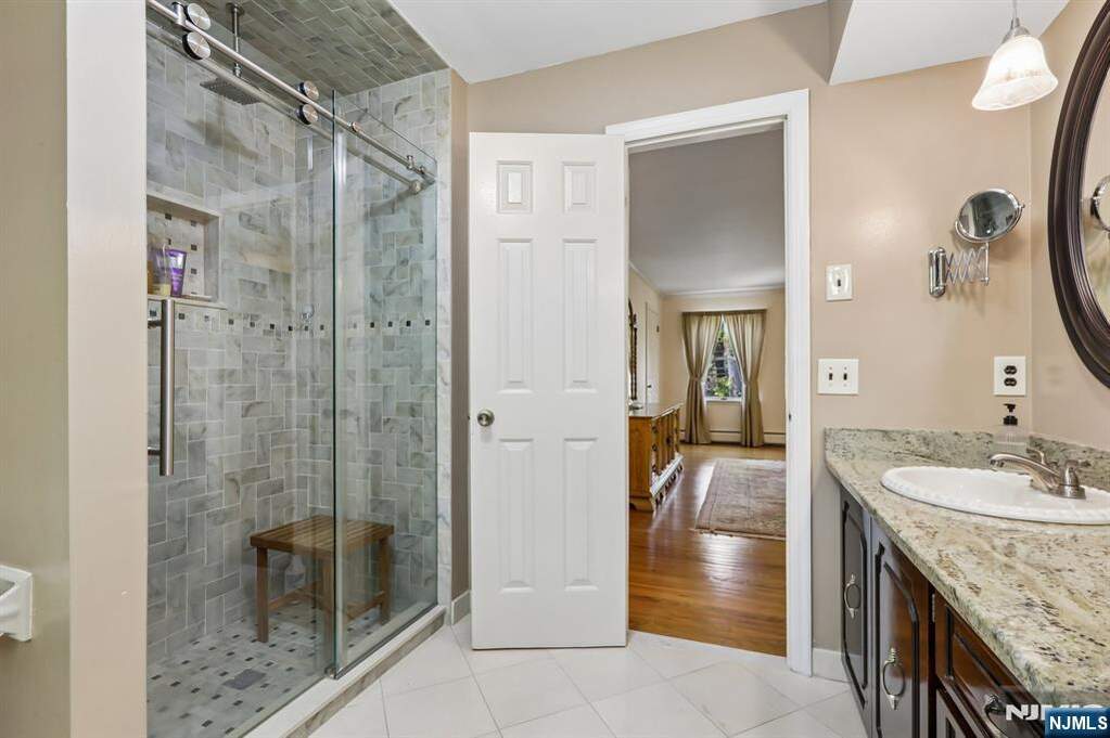5 Bedroom Single Family Home/House's Image 12
