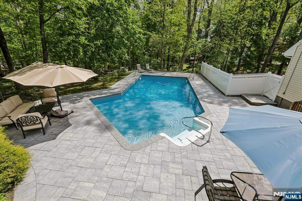 5 Bedroom Single Family Home/House's Image 19