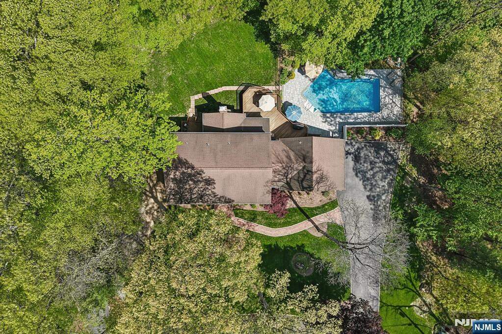 5 Bedroom Single Family Home/House's Image 21