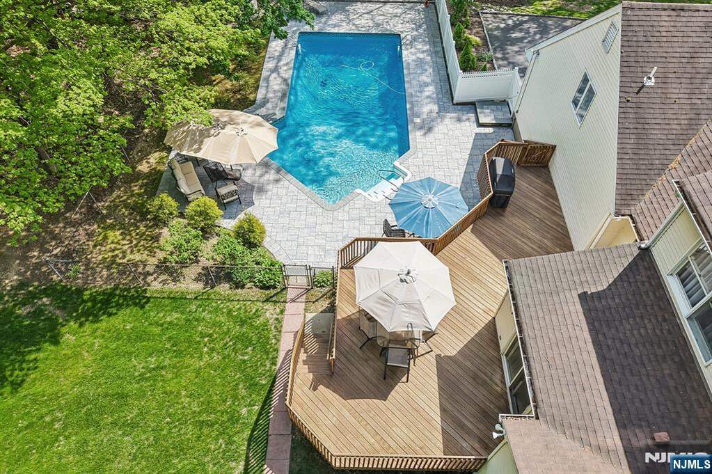 5 Bedroom Single Family Home/House's Image 22